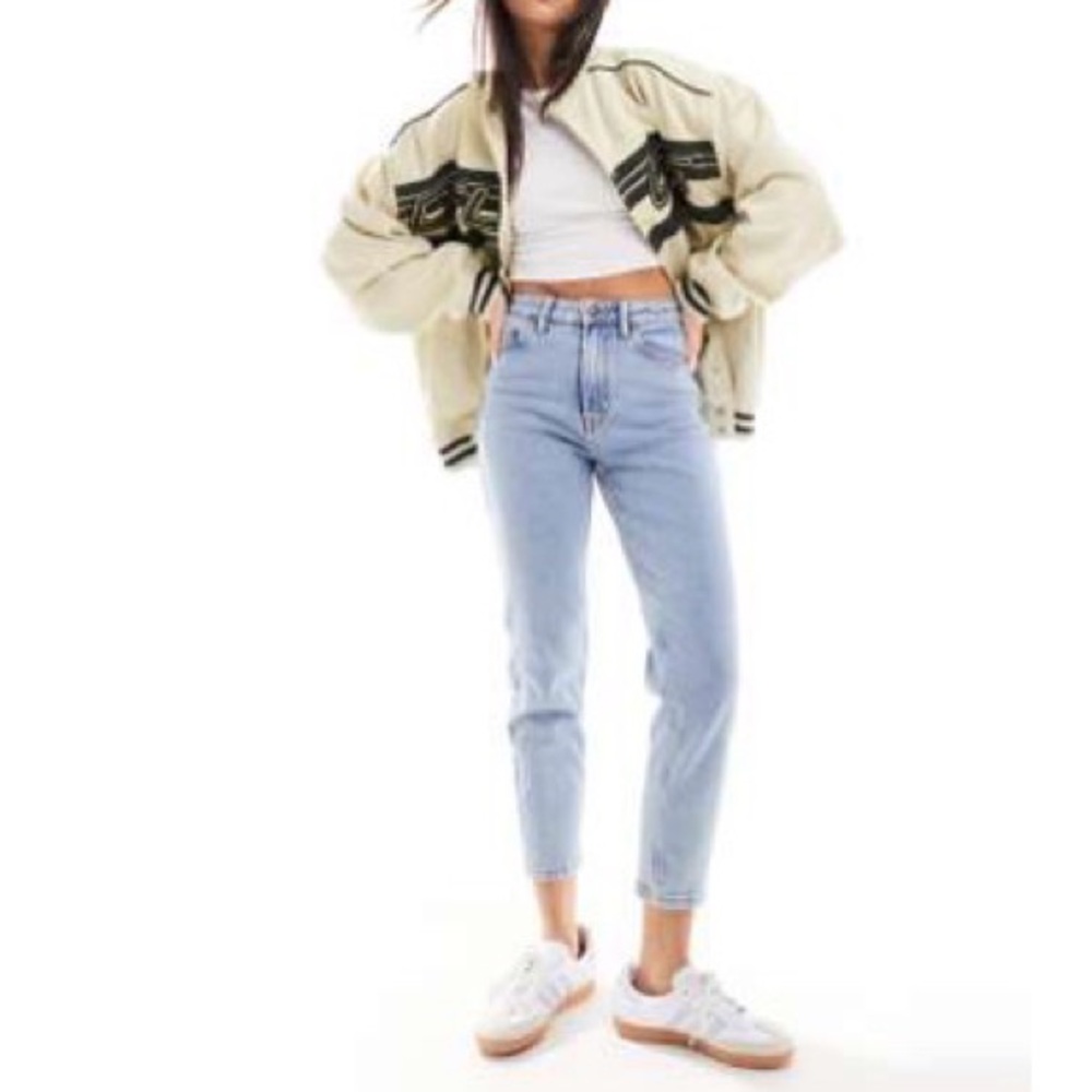 Stradivarius Mom Slim Fit Light Blue Denim Jeans